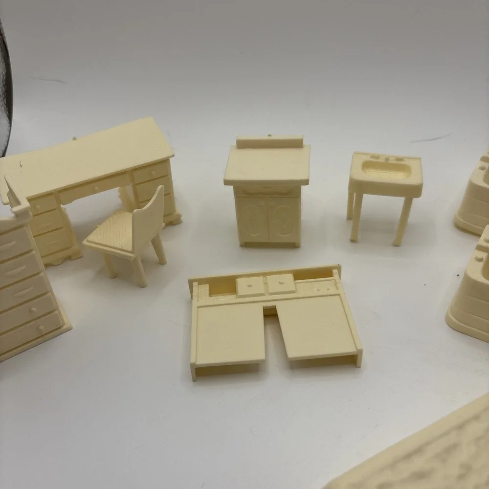 Vtg Dollhouse Mini Plastic Furniture 11 pcs Bathtub Bed Desk Toilet Cream